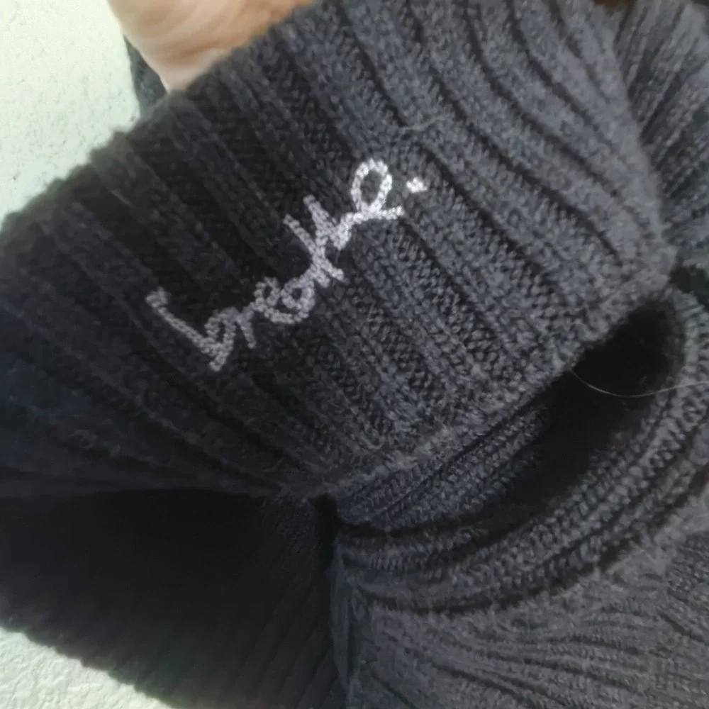 Lululemon women's scarf, one size, black merino wool‎ knitted snood neck warmer